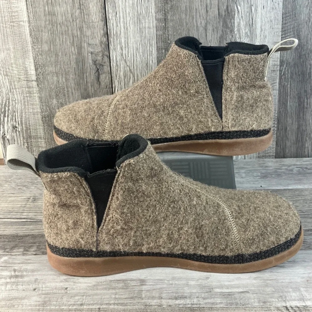 Chaco Mens Revel Chelsea Felted Wool Boots Brown JCH107493 Size 9
